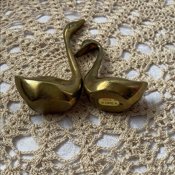 Vintage 1985 Elegant Solid Brass Gold Swan Figurines - Picture 5 of 6